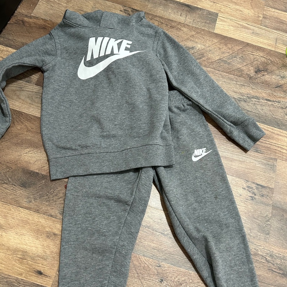 Boys Nike Hoodie & Sweats set, size 5